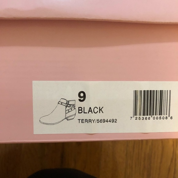 Black leather studded bootie - Picture 3 of 5